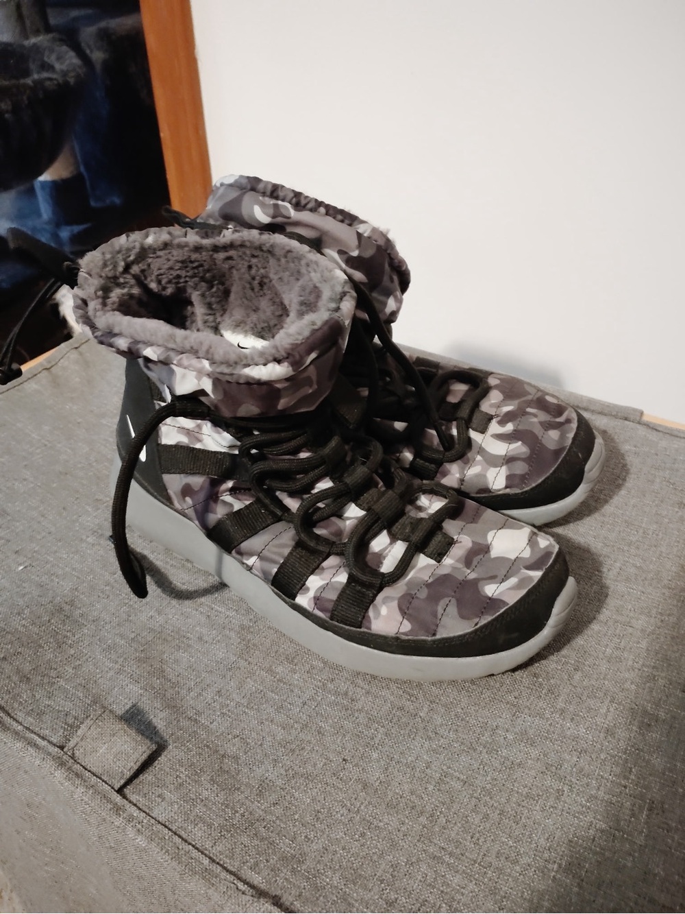 Nike Women’s Gray Camo Faux-Fur Winter Lace-Up Boots